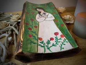 MATKA BOŻA WŚRÓD RÓŻ - MALUNEK NA OPALONYM DREWNIE 2