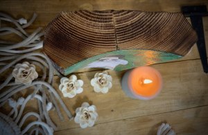 MATKA BOŻA WŚRÓD RÓŻ - MALUNEK NA OPALONYM DREWNIE 3