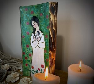 MATKA BOŻA WŚRÓD RÓŻ - MALUNEK NA OPALONYM DREWNIE 6