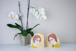 Anioł z warkoczem na drewnie 4