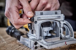 Frezarka Dewalt 900 W 18 V 11