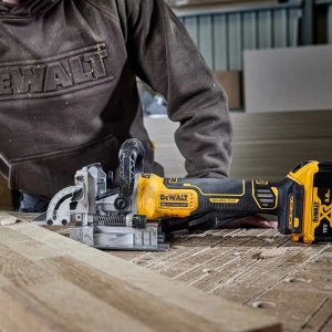 Frezarka Dewalt 900 W 18 V 12