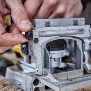 Frezarka Dewalt 900 W 18 V 15