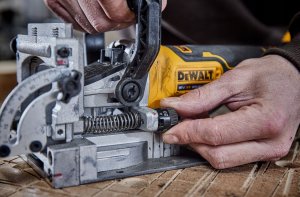 Frezarka Dewalt 900 W 18 V 10