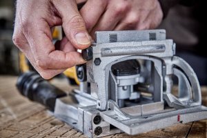 Frezarka Dewalt 900 W 18 V 8