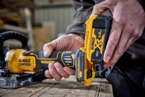 Frezarka Dewalt 900 W 18 V 10