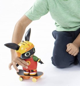 Figurka Golden Bear Królik Bing na deskorolce 6