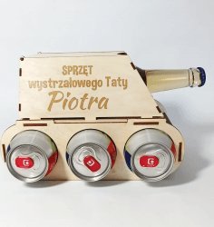 Koszulkowy Produkt personalizowany - Sprzęt wystrzałowego taty (imię) - czołg na piwo z grawerem 2