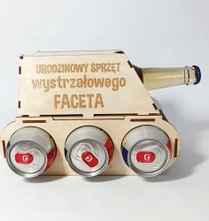 Koszulkowy Urodzinowy sprzęt wystrzałowego faceta - czołg na piwo z grawerem 2