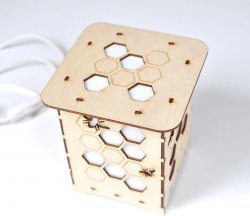 Koszulkowy Ul - drewniana lampka na prezent dla pszczelarza 4