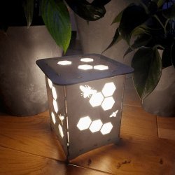 Koszulkowy Ul - drewniana lampka na prezent dla pszczelarza 6