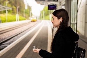 Słuchawki Upominkarnia Bezprzewodowe słuchawki douszne ANC 6