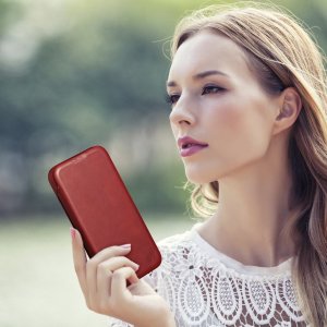 iCarer CE Oil Wax Premium Leather Folio Case skórzane etui iPhone 14 Plus z klapką magnetyczne MagSafe czerwony (AKI14220707-RD) 34