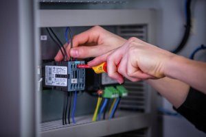 Wiha Izolowany Wkrętak z magazynkiem 4 bitów PocketMax electric IEC 60900, 45296 12