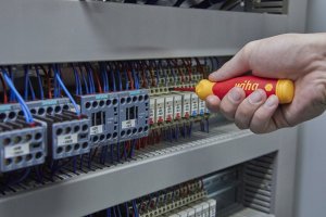 Wiha Izolowany Wkrętak z magazynkiem 4 bitów PocketMax electric IEC 60900, 45296 14