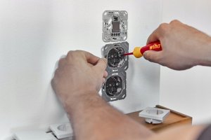 Wiha Izolowany Wkrętak z magazynkiem 4 bitów PocketMax electric IEC 60900, 45296 16