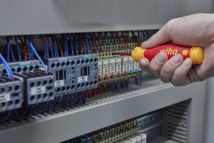 Wiha Izolowany Wkrętak z magazynkiem 4 bitów PocketMax electric IEC 60900, 45296 34