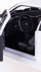 Bburago 1988 BMW 3 Seria M3 24