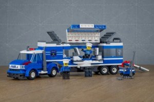 Blocki KLOCKI LEGO POLICJA Mobilny Posterunek Centrum Dowodzenia Policjant KOMENDA KOMISARIAT POLICJI BLOCKI 332 elementy 6