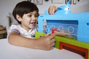 Mattel Disney Cars Auta Wieloryb Supermyjnia Zmiana koloru (HGV70) 6