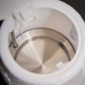 Czajnik Eldom C280B Biały 3