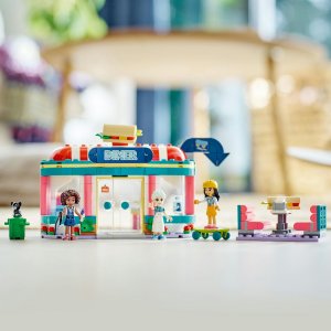 LEGO Friends Bar w śródmieściu Heartlake (41728) 4