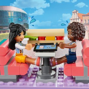 LEGO Friends Bar w śródmieściu Heartlake (41728) 7