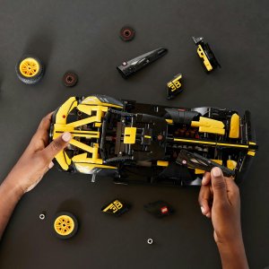 LEGO Technic Bolid Bugatti (42151) 3
