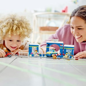 LEGO City Posterunek policji – pościg (60370) 2