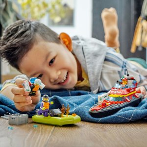 LEGO City Łódź strażacka (60373) 2