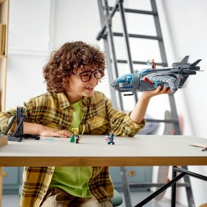 LEGO Marvel Quinjet Avengersów (76248) 2