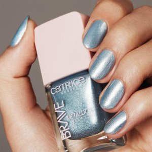 Catrice Lakier do paznokci Catrice Brave Metallics 03-million dollars baby (10,5 ml) 4
