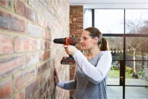 Black&Decker BD WKRĘTARKA UDAR.18V/2x2,0Ah/WALIZKA 40/17,5Nm 10