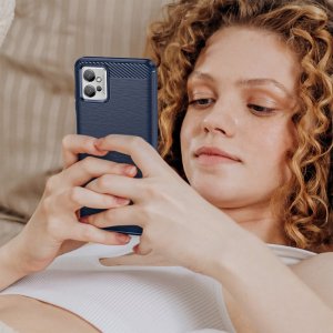 Hurtel Carbon Case etui Motorola Moto G82 5G / Moto G52 elastyczny silikonowy karbonowy pokrowiec czarne 7