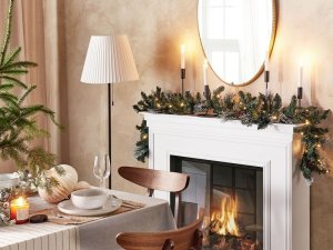 Beliani Ośnieżona świąteczna girlanda LED 180 cm zielona WAPTA! 2