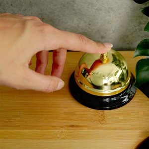 Vilde Dzwonek stołowy recepcyjny ręczny metalowy złoty 8,5x6 cm 3