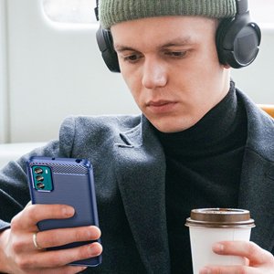 Hurtel Carbon Case etui Motorola Moto G42 elastyczny silikonowy karbonowy pokrowiec czarne 15