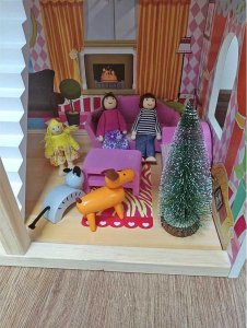 Upominkarnia Domek dla lalek drewniany Led XXXL 60x33x90 cm - 3 lalki , kotek i piesek 5