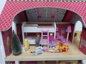 Upominkarnia Domek dla lalek drewniany Led XXXL 60x33x90 cm - 3 lalki , kotek i piesek 6