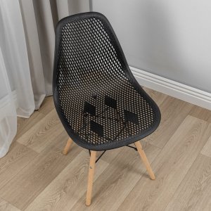 Krzesło czarne plastikowe ażurowe do salonu jadalni 12