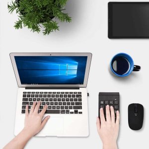 4kom.pl Klawiatura numeryczna Bezprzewodowa USB do laptopa tabletu PC Mini Wireless KeyPad czarna + Adapter USB-A do USB-C 3