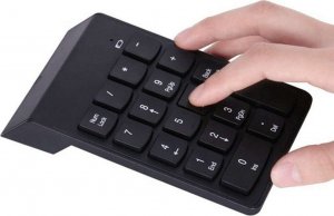 4kom.pl Klawiatura numeryczna Bezprzewodowa USB do laptopa tabletu PC Mini Wireless KeyPad czarna + Adapter USB-A do USB-C 9