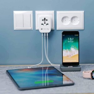 Techly Techly Adapter Podróżny Wtyków Zasilania EU/UK/USA Ładowarka 3x USB 7