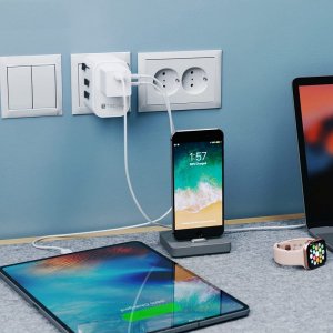 Techly Techly Adapter Podróżny Wtyków Zasilania EU/UK/USA Ładowarka 3x USB 8
