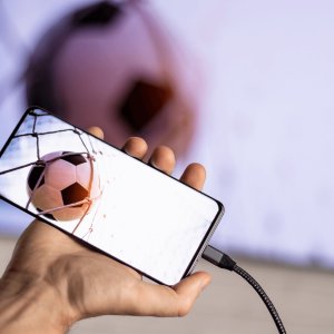 Kabel USB Reagle USB-C - HDMI 2 m Czarno-srebrny 4