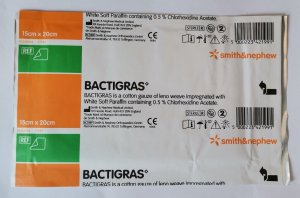 Smith & Nephew Opatrunek z chlorheksydyną Bactigras 15cm x 20cm 1 sztuka 1