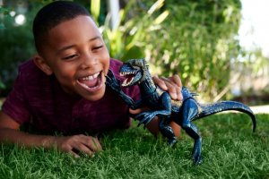 Figurka Mattel Jurassic World Indoraptor Superatak Figurka światła i dźwięki HKY11 6