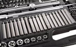 Zestaw narzędzi Neo 300 el. (10-218) 9