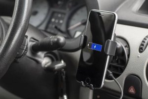 Upominkarnia Uchwyt do telefonu z ładowarką indukcyjną GARI 7