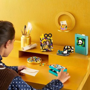 LEGO Dots Zestaw na biurko z Hogwartu™ (41811) 3